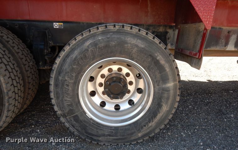 image for item DJ7487 2015 Peterbilt 365  crane truck