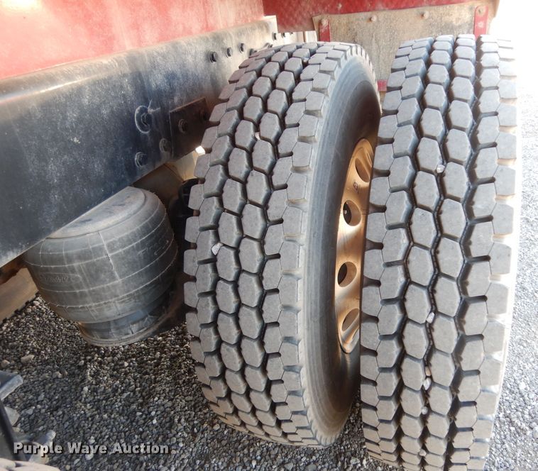 image for item DJ7487 2015 Peterbilt 365  crane truck