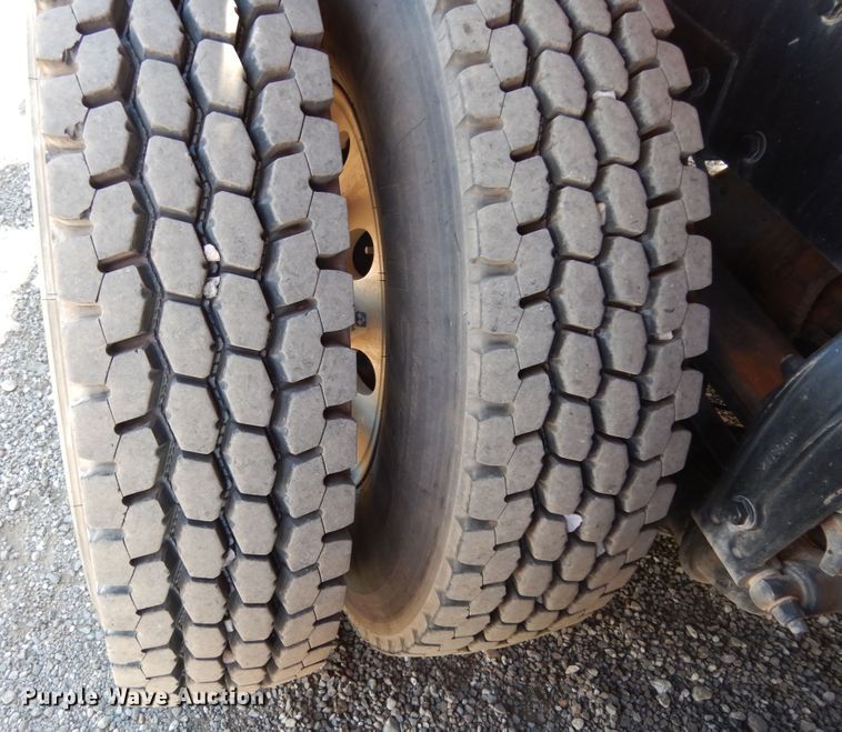 image for item DJ7487 2015 Peterbilt 365  crane truck