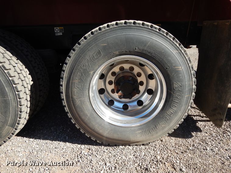 image for item DJ7487 2015 Peterbilt 365  crane truck