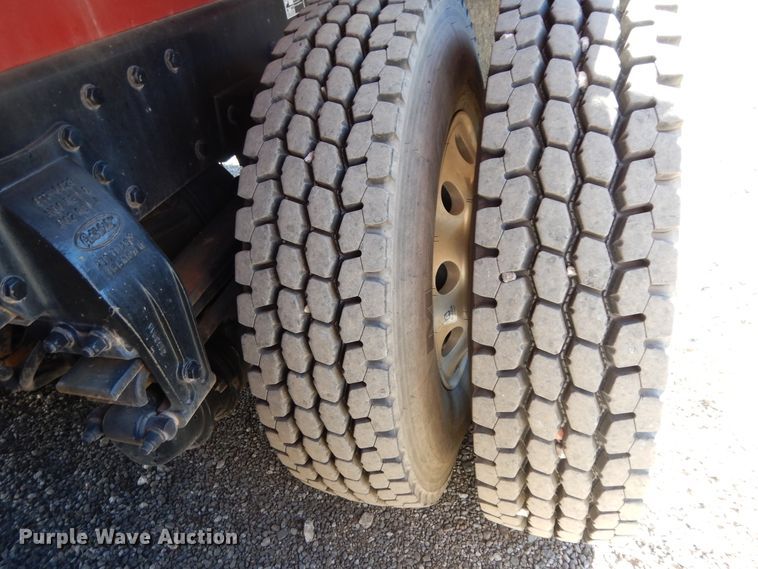 image for item DJ7487 2015 Peterbilt 365  crane truck