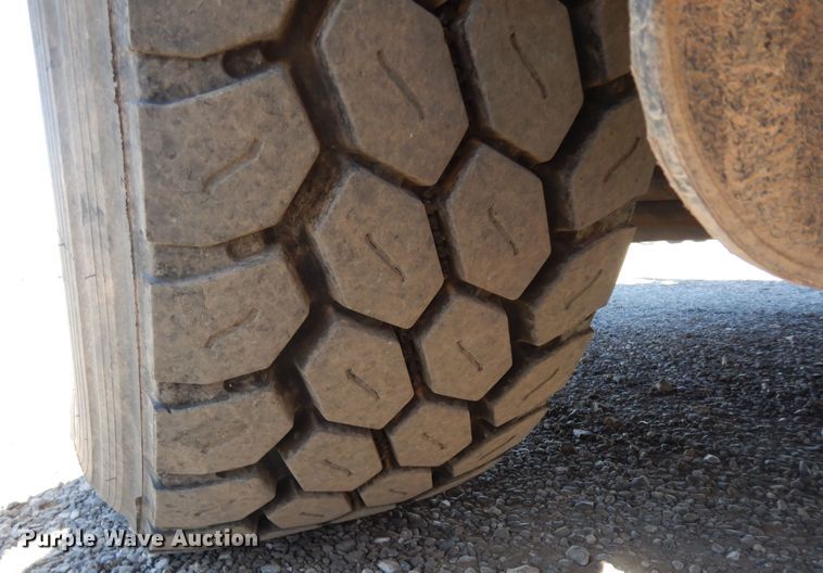 image for item DJ7487 2015 Peterbilt 365  crane truck