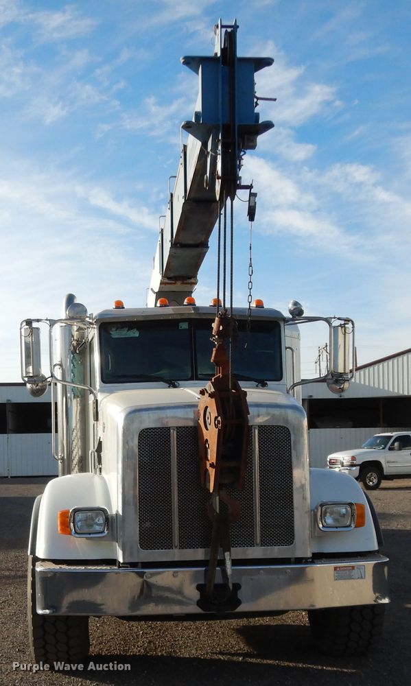 image for item DJ7488 2016 Peterbilt 365  crane truck