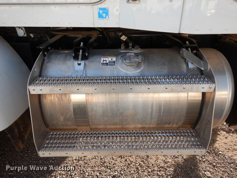 image for item DJ7488 2016 Peterbilt 365  crane truck