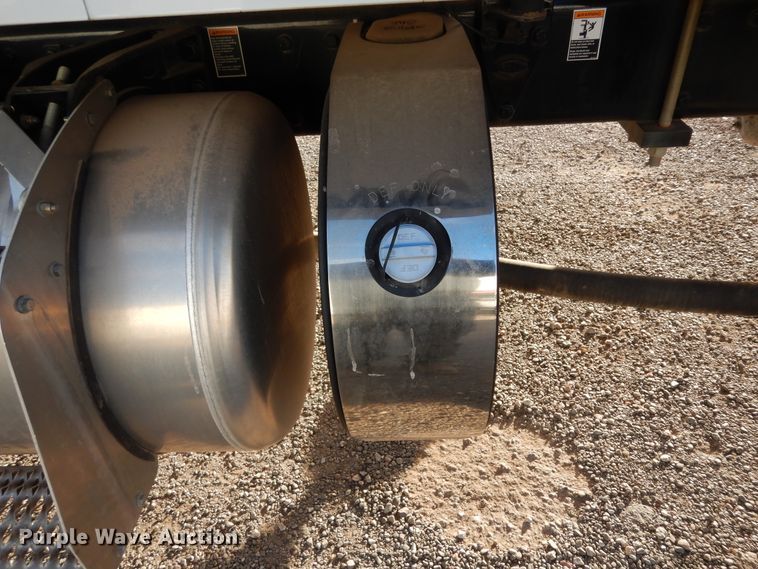 image for item DJ7488 2016 Peterbilt 365  crane truck