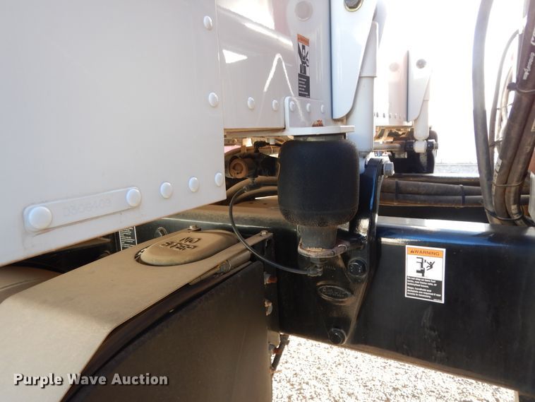 image for item DJ7488 2016 Peterbilt 365  crane truck