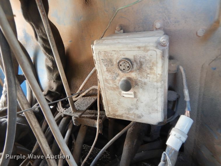 image for item DJ7488 2016 Peterbilt 365  crane truck