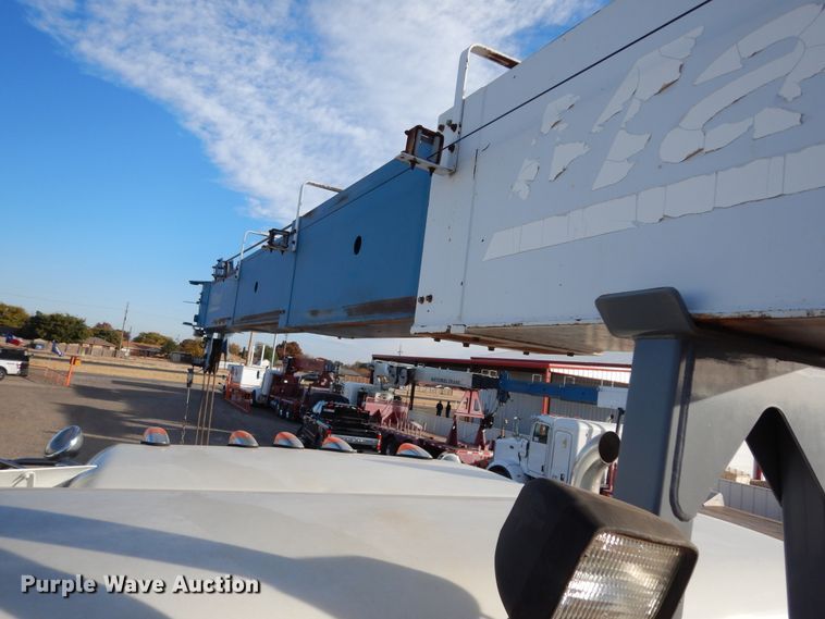 image for item DJ7488 2016 Peterbilt 365  crane truck