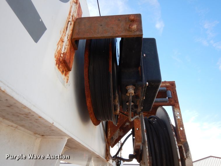 image for item DJ7488 2016 Peterbilt 365  crane truck