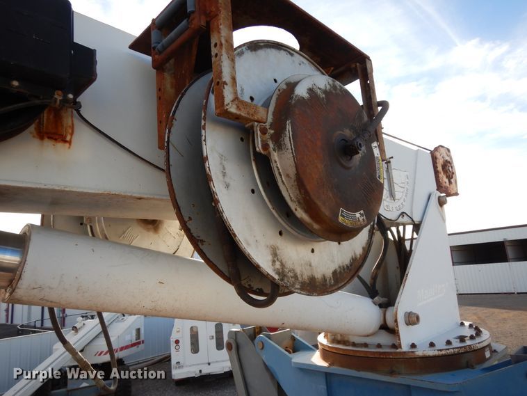 image for item DJ7488 2016 Peterbilt 365  crane truck