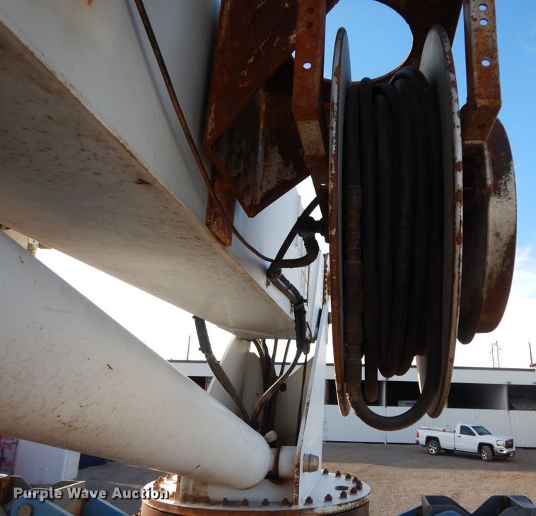 image for item DJ7488 2016 Peterbilt 365  crane truck