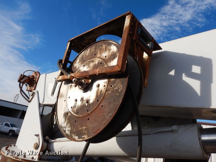 image for item DJ7488 2016 Peterbilt 365  crane truck