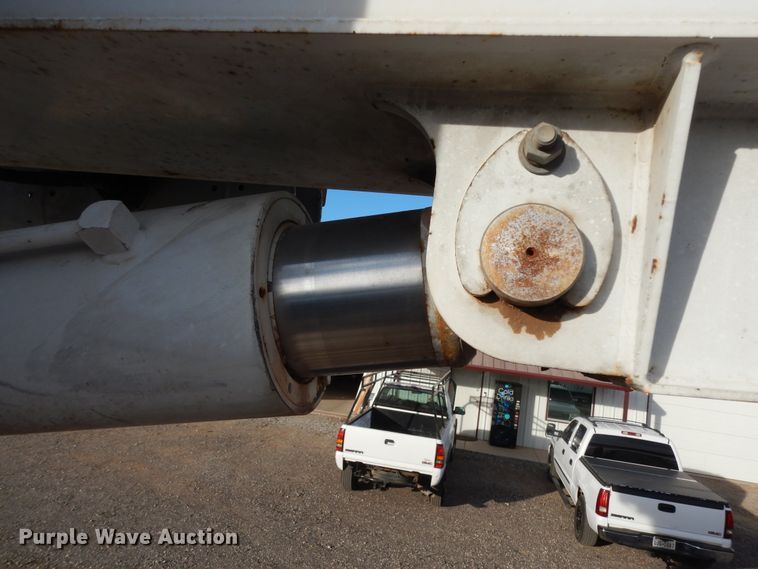 image for item DJ7488 2016 Peterbilt 365  crane truck