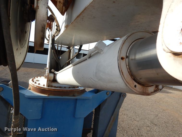 image for item DJ7488 2016 Peterbilt 365  crane truck