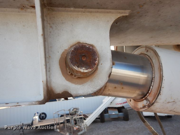 image for item DJ7488 2016 Peterbilt 365  crane truck