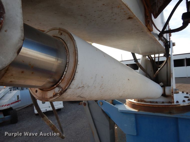 image for item DJ7488 2016 Peterbilt 365  crane truck