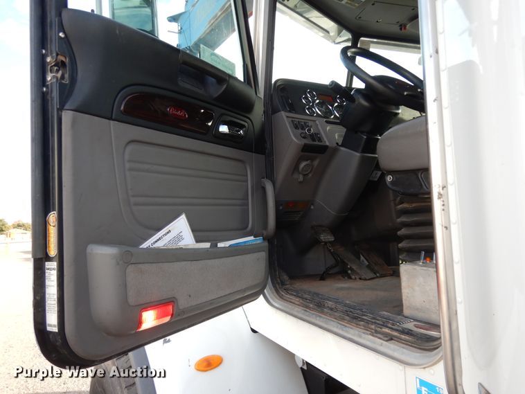 image for item DJ7488 2016 Peterbilt 365  crane truck