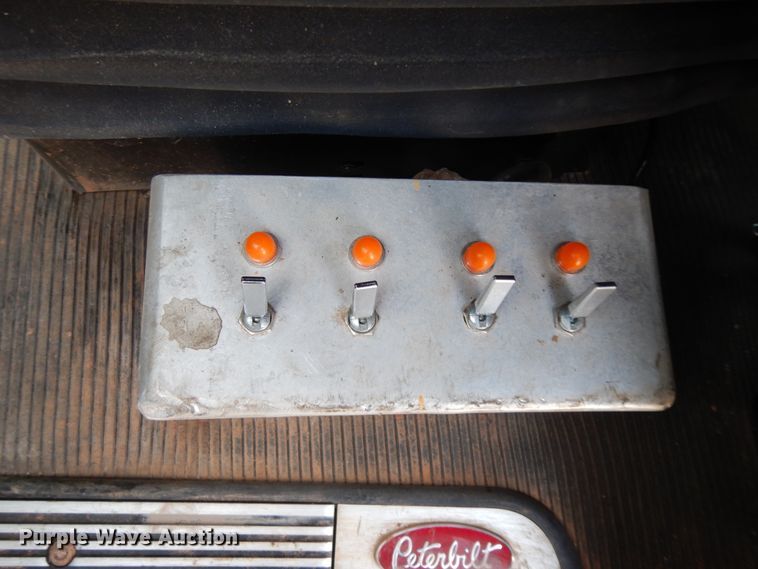 image for item DJ7488 2016 Peterbilt 365  crane truck