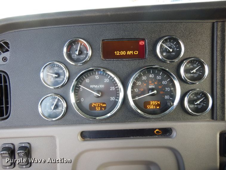 image for item DJ7488 2016 Peterbilt 365  crane truck