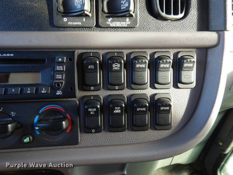 image for item DJ7488 2016 Peterbilt 365  crane truck