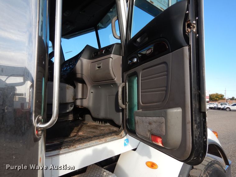 image for item DJ7488 2016 Peterbilt 365  crane truck