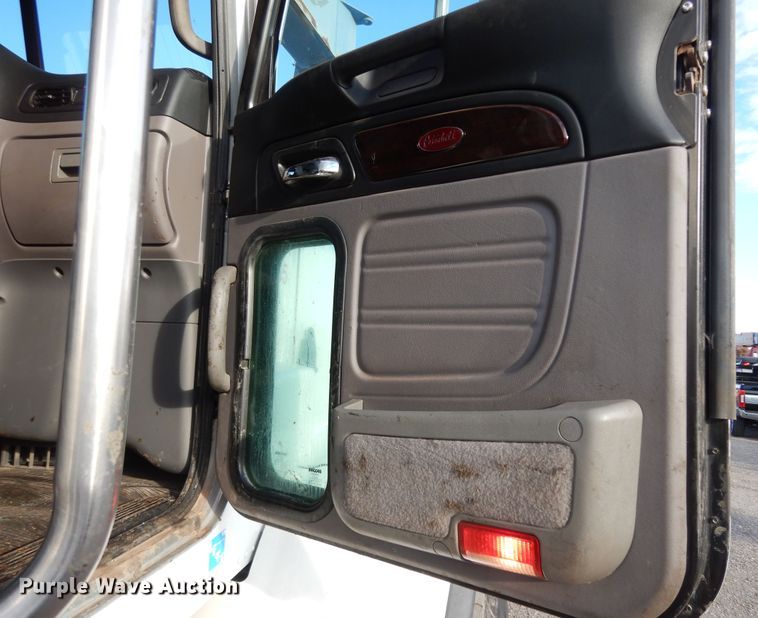 image for item DJ7488 2016 Peterbilt 365  crane truck