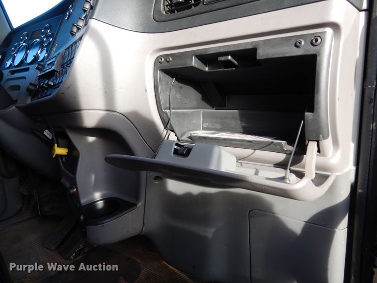 image for item DJ7488 2016 Peterbilt 365  crane truck