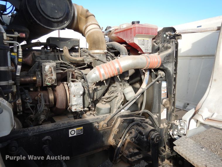 image for item DJ7488 2016 Peterbilt 365  crane truck