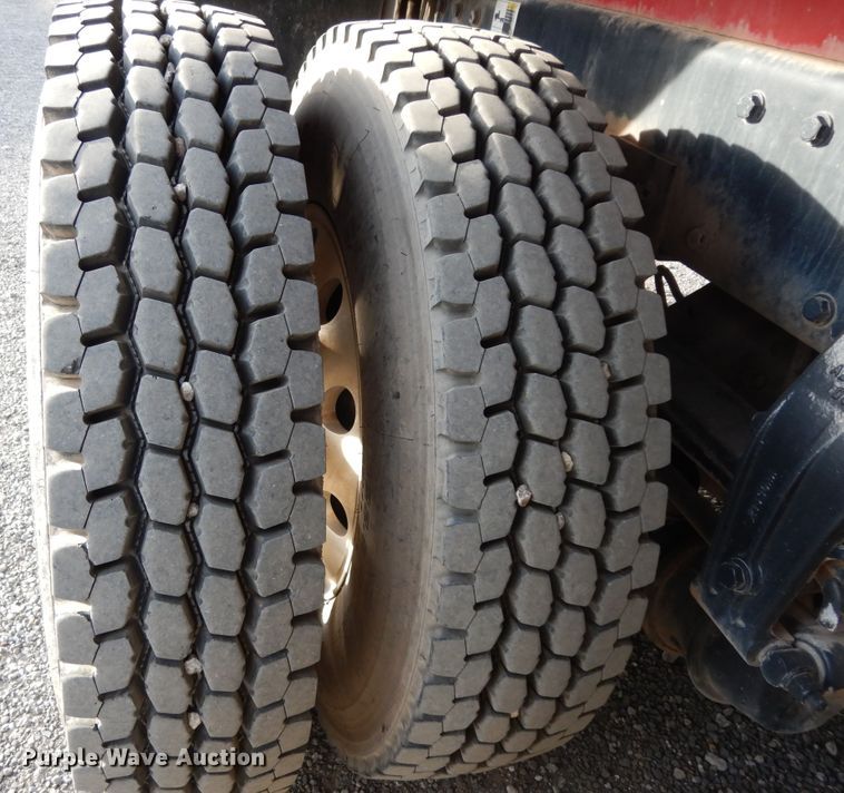 image for item DJ7488 2016 Peterbilt 365  crane truck