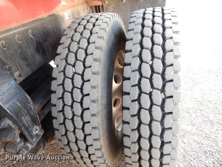 image for item DJ7488 2016 Peterbilt 365  crane truck