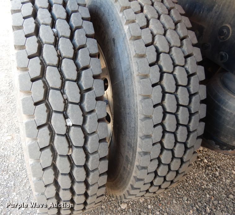 image for item DJ7488 2016 Peterbilt 365  crane truck