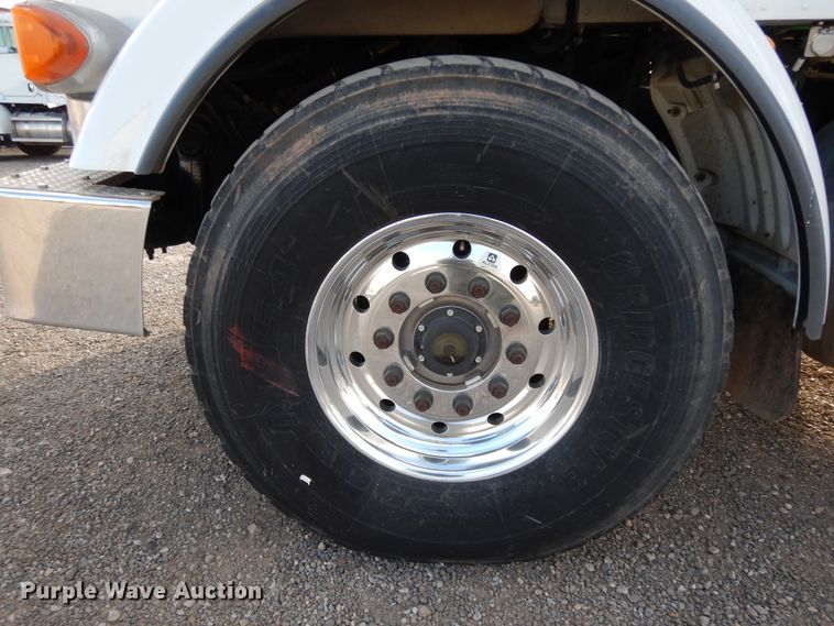 image for item DJ7488 2016 Peterbilt 365  crane truck