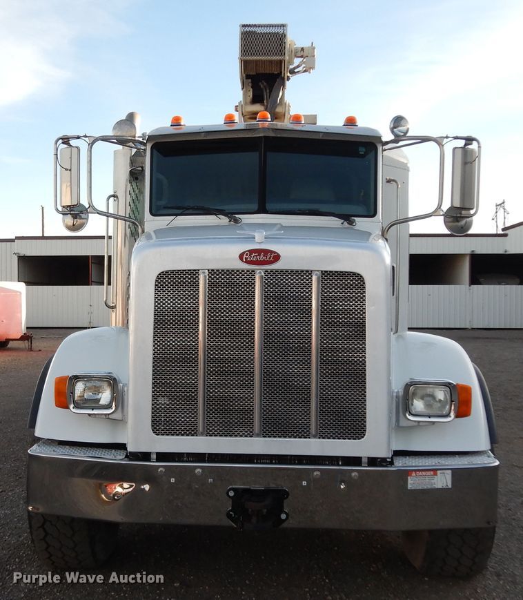 image for item DJ7489 2014 Peterbilt 365  crane truck