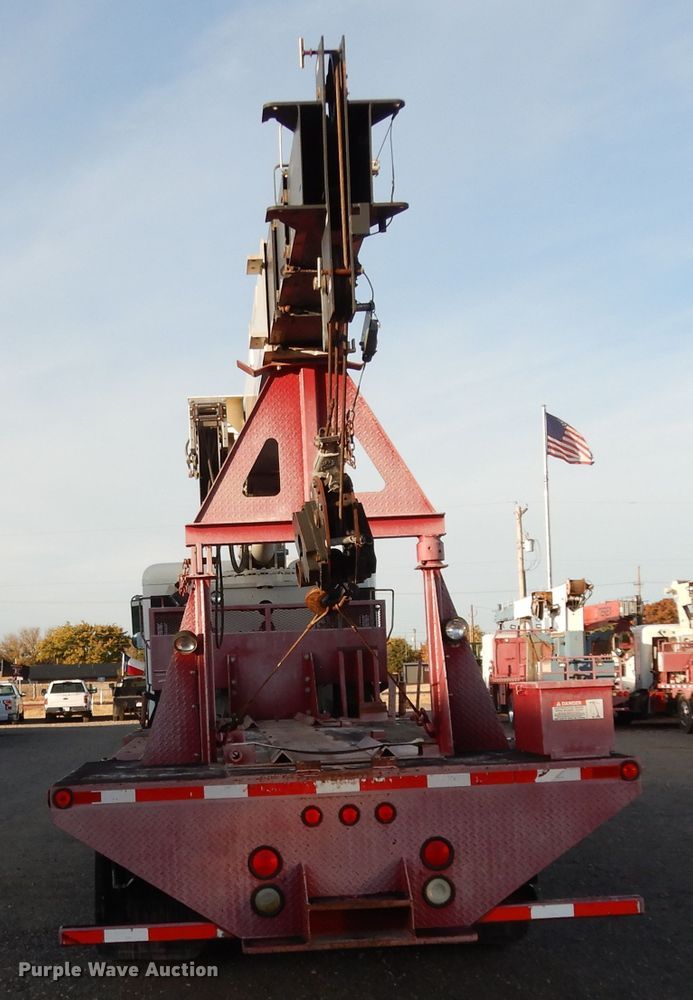 image for item DJ7489 2014 Peterbilt 365  crane truck