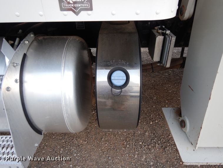 image for item DJ7489 2014 Peterbilt 365  crane truck