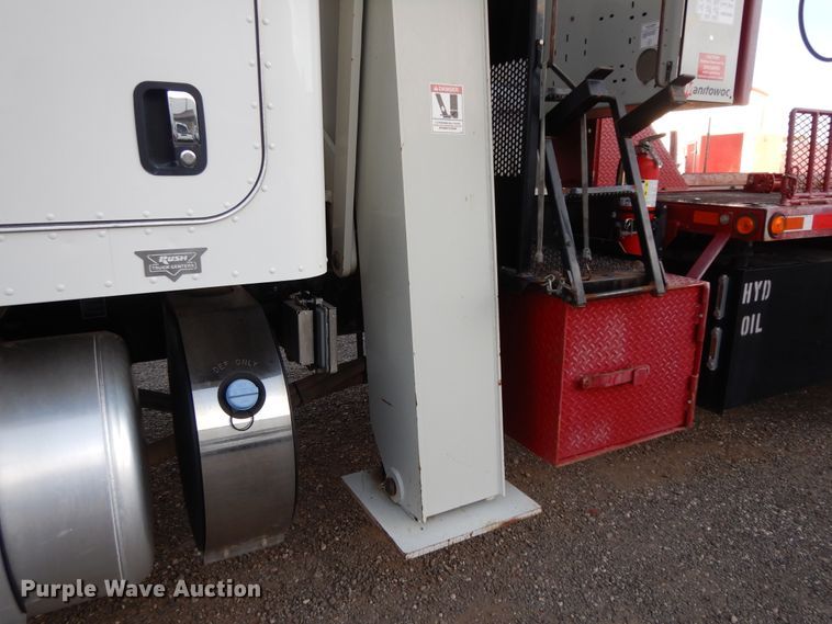 image for item DJ7489 2014 Peterbilt 365  crane truck