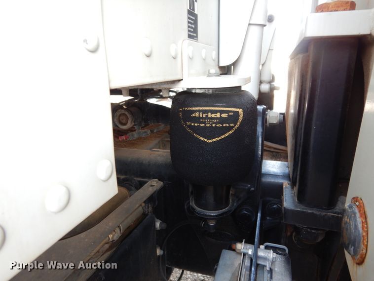 image for item DJ7489 2014 Peterbilt 365  crane truck