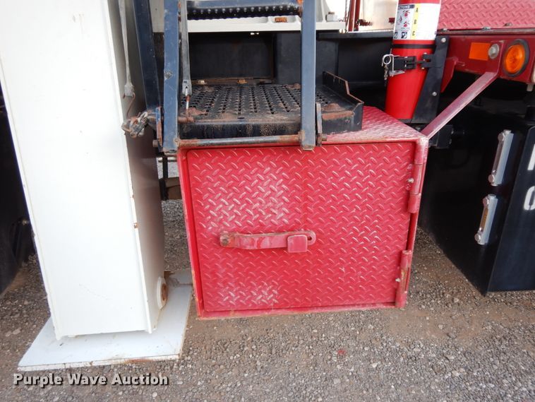 image for item DJ7489 2014 Peterbilt 365  crane truck