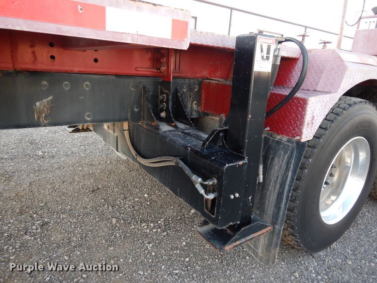 image for item DJ7489 2014 Peterbilt 365  crane truck