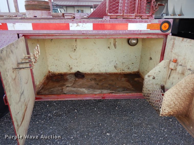 image for item DJ7489 2014 Peterbilt 365  crane truck