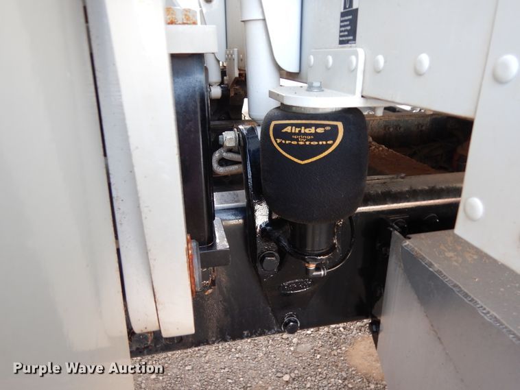 image for item DJ7489 2014 Peterbilt 365  crane truck