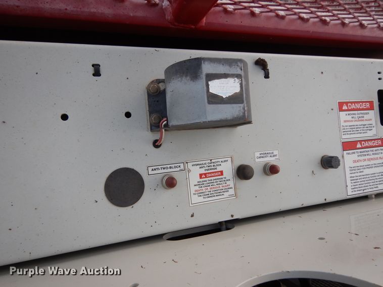 image for item DJ7489 2014 Peterbilt 365  crane truck