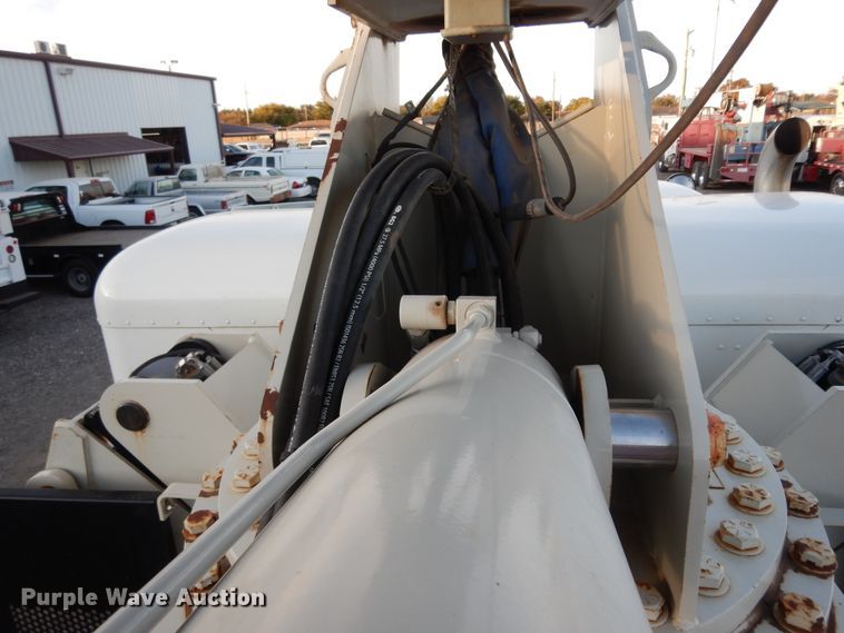 image for item DJ7489 2014 Peterbilt 365  crane truck