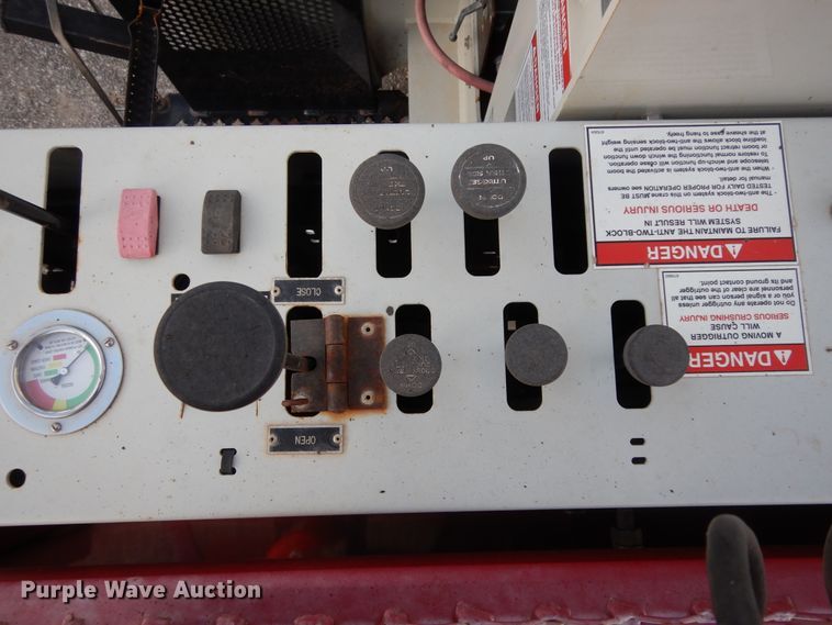 image for item DJ7489 2014 Peterbilt 365  crane truck