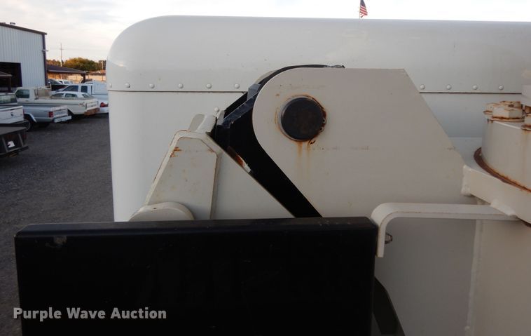 image for item DJ7489 2014 Peterbilt 365  crane truck