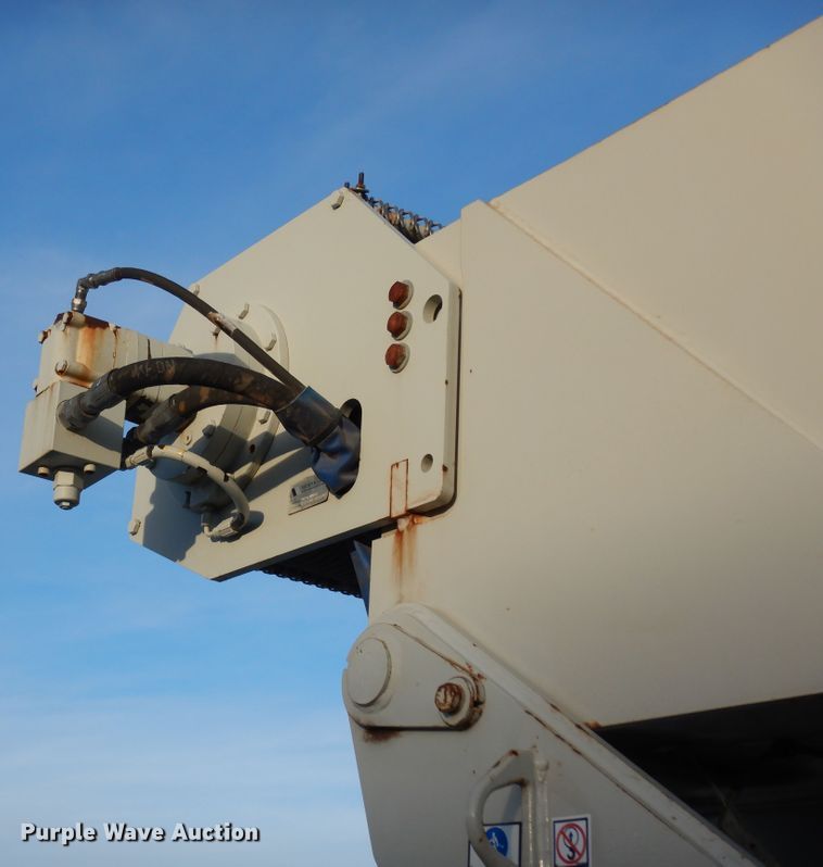 image for item DJ7489 2014 Peterbilt 365  crane truck