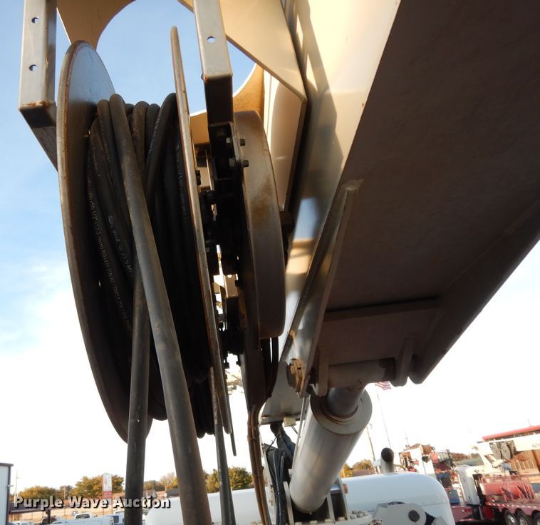 image for item DJ7489 2014 Peterbilt 365  crane truck