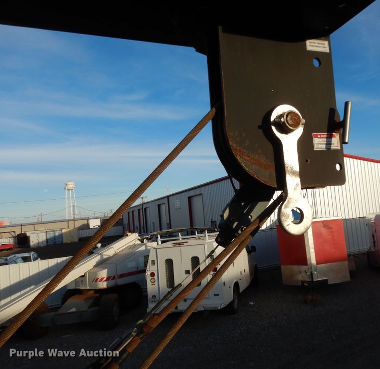 image for item DJ7489 2014 Peterbilt 365  crane truck