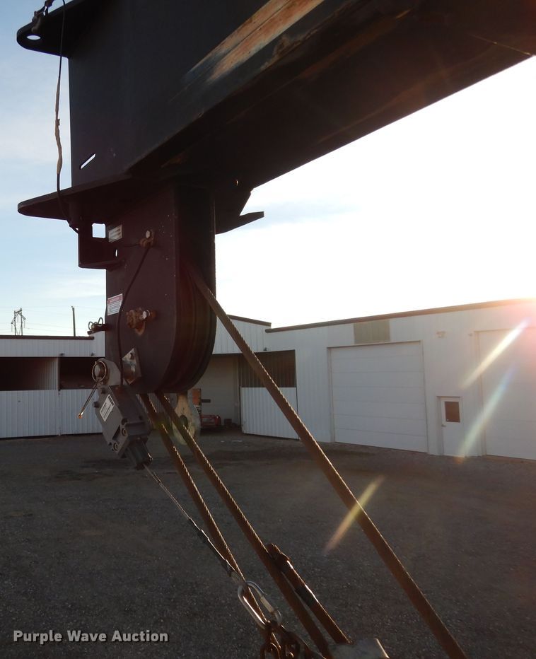 image for item DJ7489 2014 Peterbilt 365  crane truck