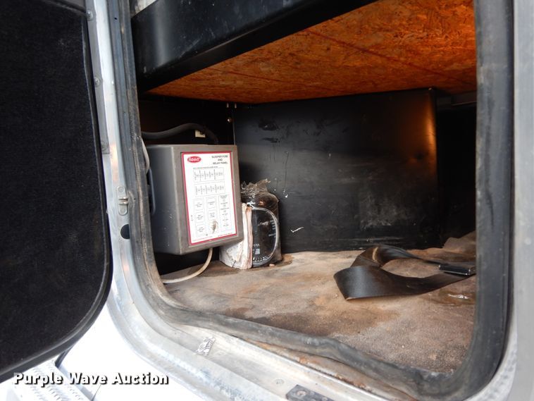 image for item DJ7489 2014 Peterbilt 365  crane truck